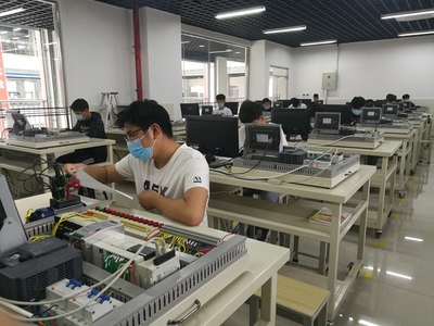 我院組織學(xué)生參加電工三級職業(yè)技能等級鑒定
